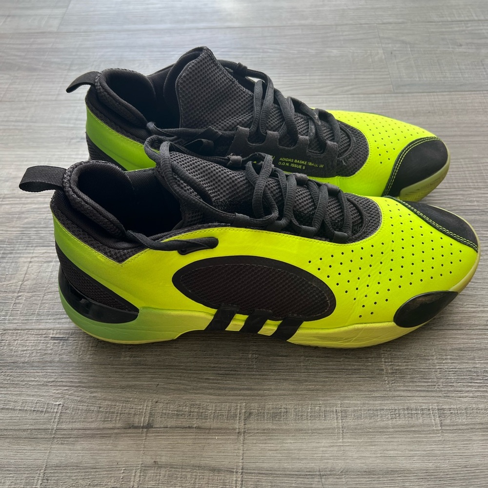 Men’s Adidas D.O.N. Issue shoes